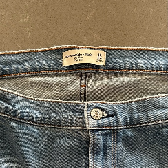 NWT Abercrombie High Rise Mom Jean Size 22R - Picture 4 of 6